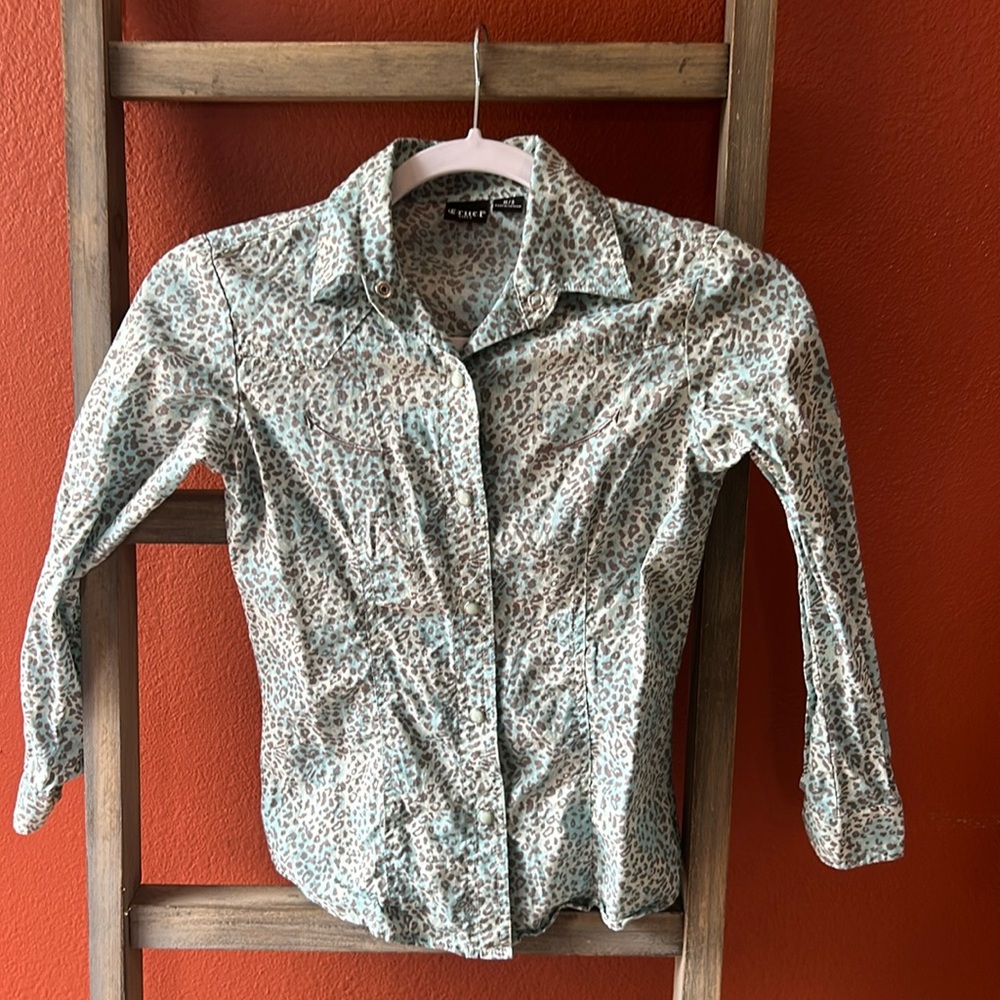 Cruel girls, Snap button down